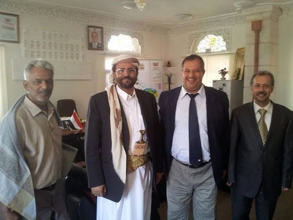 اجتماع في قاعة الإجتماعات - صورة إضافية 1